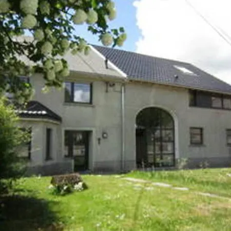 Casa vacanze Modern Holiday Home In Bullingen With Garden Afst